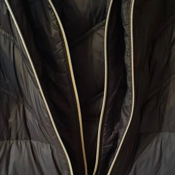 Michael Kors Black Puffer Coat with Hood and Quilted Design - Picture 5 of 8